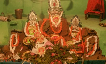 “অল্প অল্প গল্প কথায় / মায়ের পূজা স্বপ্ন গাঁথায়”…