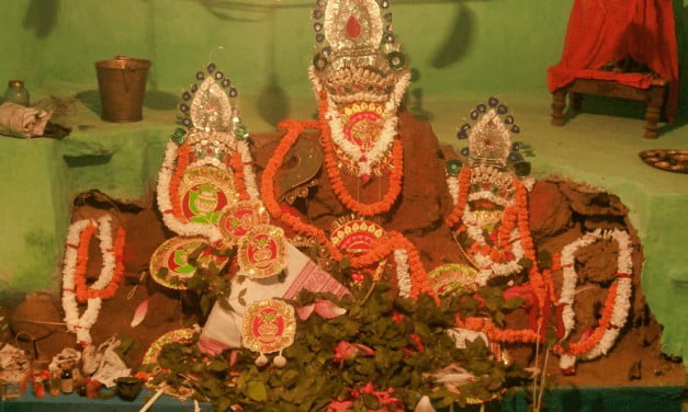 “অল্প অল্প গল্প কথায় / মায়ের পূজা স্বপ্ন গাঁথায়”…